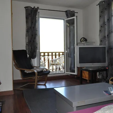 Amplio Y Bien Situado En *