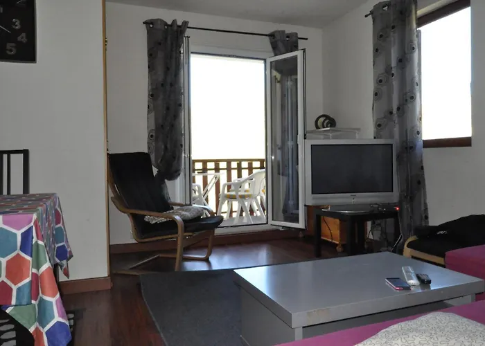 Amplio Y Bien Situado En *